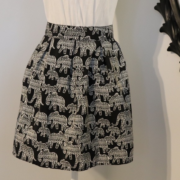 {aero} black & white elephant skirt - Picture 2 of 4
